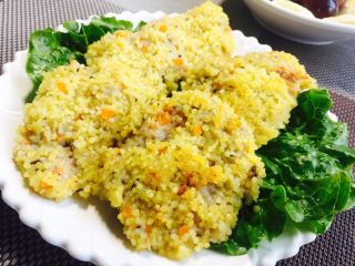 12、#宝宝辅食#香菇小米营养肉饼,搭配一点蔬菜,或者可以把饼煎一下!