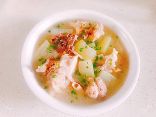 21、冬瓜猪骨汤,盛入容器中，完成！