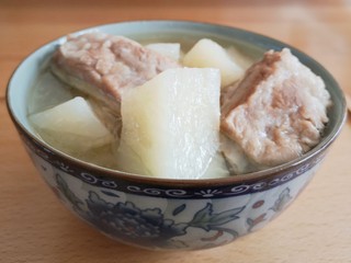 13、土瓜炖排骨,煮好开盖，盛入碗中