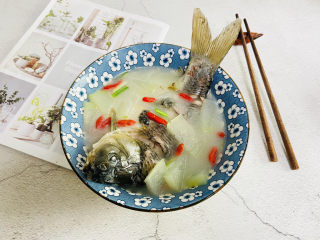 15、冬瓜鲫鱼汤,冬瓜鲫鱼汤补脾益气，利水消肿。