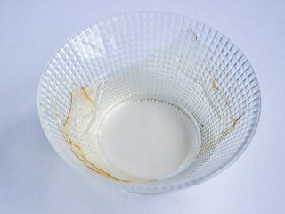 6、抹茶慕斯,提前将吉丁利片加适量冷水泡软。