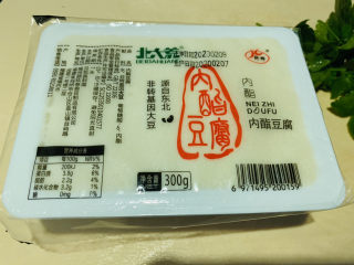 1、鸡蛋豆腐羹,内脂豆腐一盒；