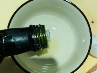 11、鸡蛋豆腐羹,碗里加亚麻籽油；