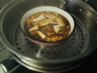 14、鸡蛋豆腐羹,蛋液成型，加入调料；