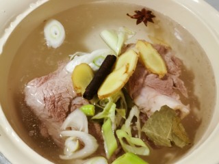 9、海带骨头汤,大火烧开转小火慢慢煲