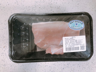 4、猪肝瘦肉粥,准备一份里脊肉。