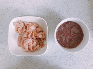 9、猪肝瘦肉粥,猪肝和瘦肉都准备好了。