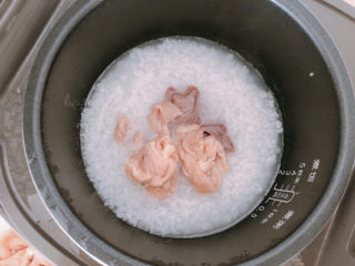 17、猪肝瘦肉粥,再加点盐。