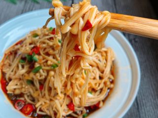 13、凉拌金针菇,酸辣爽口，味道不错好吃????