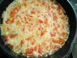 12、金针番茄蛋汤,倒入蛋液煮开