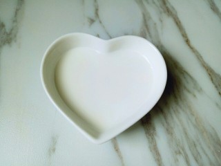 12、鲜虾玉子豆腐,淀粉用少量水化开。