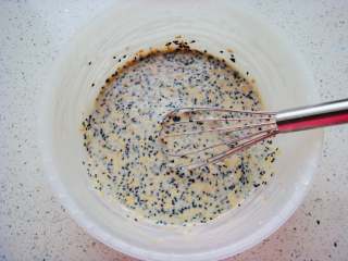 9、芝麻薄脆饼,静置5分钟。