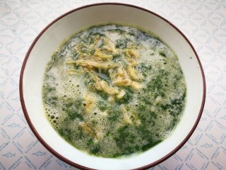 13、菠菜鸡蛋羹,放入虾皮