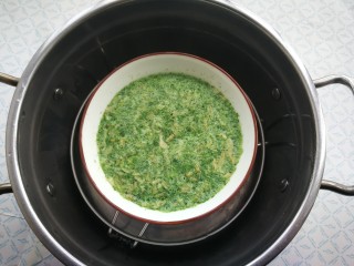 15、菠菜鸡蛋羹,蒸八分钟焖三分钟