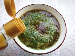 17、菠菜鸡蛋羹,放入少许芝麻油