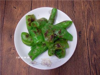 6、酱香虎皮尖椒,铲起，放一旁待用