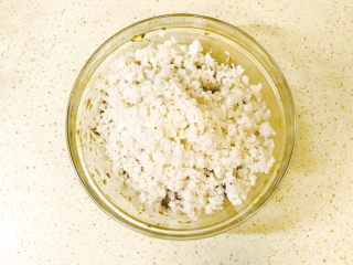 15、莲藕肉丸,加入肉泥中