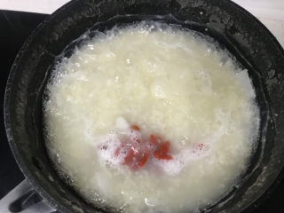 15、山药枸杞粥,出锅前放入枸杞；