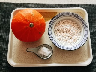 1、南瓜西米露,食材准备好。