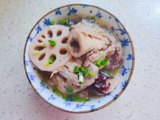 17、筒骨莲藕汤,装碗