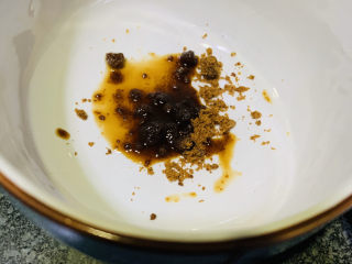 12、糖水鸡蛋,碗里放少许红糖；