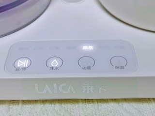 9、银耳水果羹,启动果茶功能，煮15分钟。