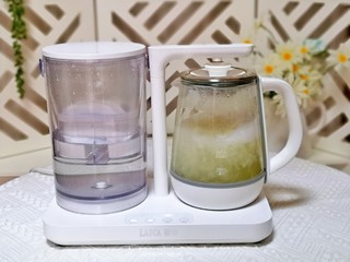 11、银耳水果羹,这时银耳已经煮好啦。