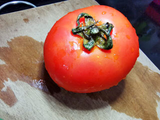 1、西红柿香菇汤,西红柿洗净