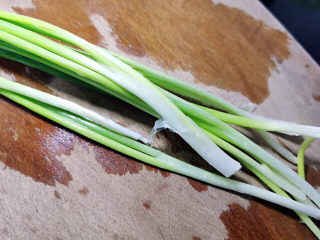 4、西红柿香菇汤,葱