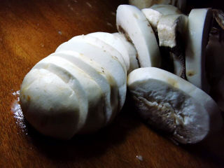 5、西红柿香菇汤,蘑菇切片