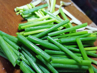 7、西红柿香菇汤,葱切段