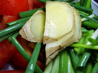 8、西红柿香菇汤,姜片