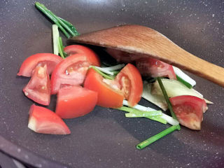 12、西红柿香菇汤,放西红柿