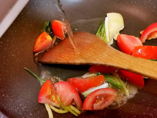 13、西红柿香菇汤,加水