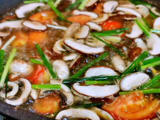 18、西红柿香菇汤,煮1分钟后即可上桌