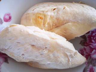 4、凉拌鸡丝,煮20分钟后捞出沥干