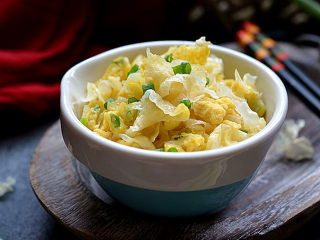 14、银耳炒鸡蛋,出锅后趁热吃，非常美味