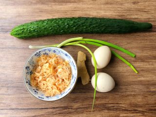 1、青瓜蛋花汤,准备食材