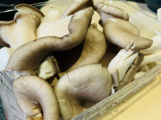 3、平菇豆腐汤,平菇待用