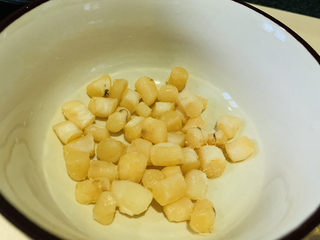 5、平菇豆腐汤,干贝泡水