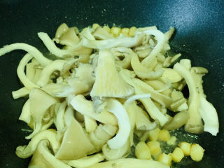 8、平菇豆腐汤,加平菇