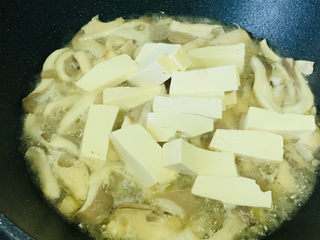 11、平菇豆腐汤,加豆腐