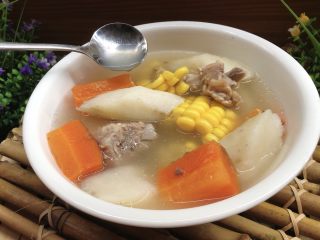 15、山药猪骨汤,开动了,汤清甜,山药粉糯粉糯的。红萝卜软甜,特别适合宝宝吃,玉米也好吃????,一大锅我跟宝宝两个人吃完了。嘻嘻????