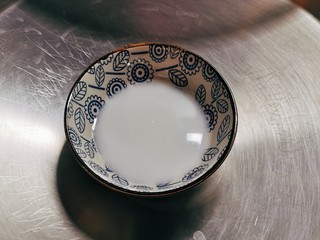 9、猪肝菠菜汤,淀粉加入3汤匙清水 形成水淀粉