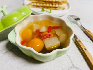 14、冰糖雪梨金桔糖水,止咳化痰效果好。清甜美味。