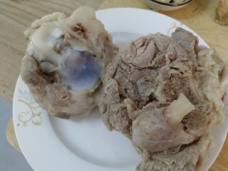 5、山药猪骨汤,捞出，温水洗干净。