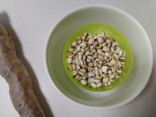 6、山药猪骨汤,薏仁米一小杯。