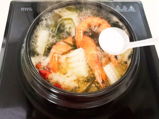 14、海带冬瓜汤,加入精盐