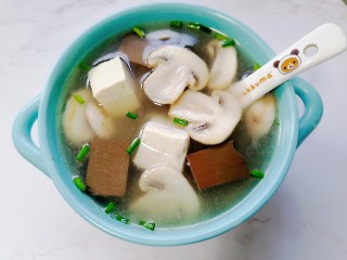 14、鸭血豆腐汤,装入容器