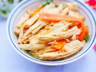 14、超级爽口的凉拌腐竹,非常好吃哦。